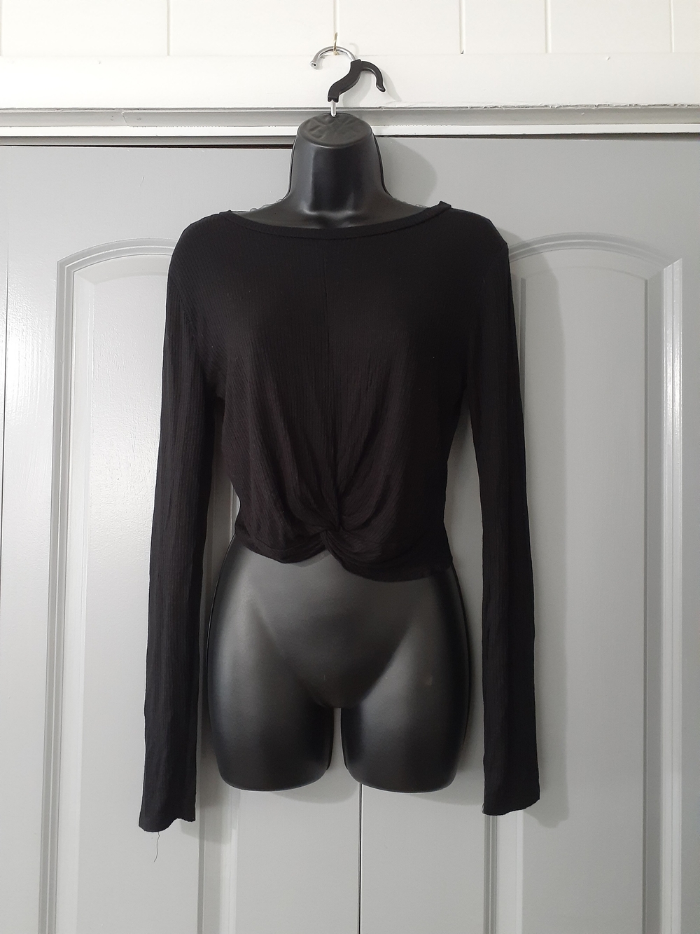 Gaze Black Long-Sleeve Twist-Front Top